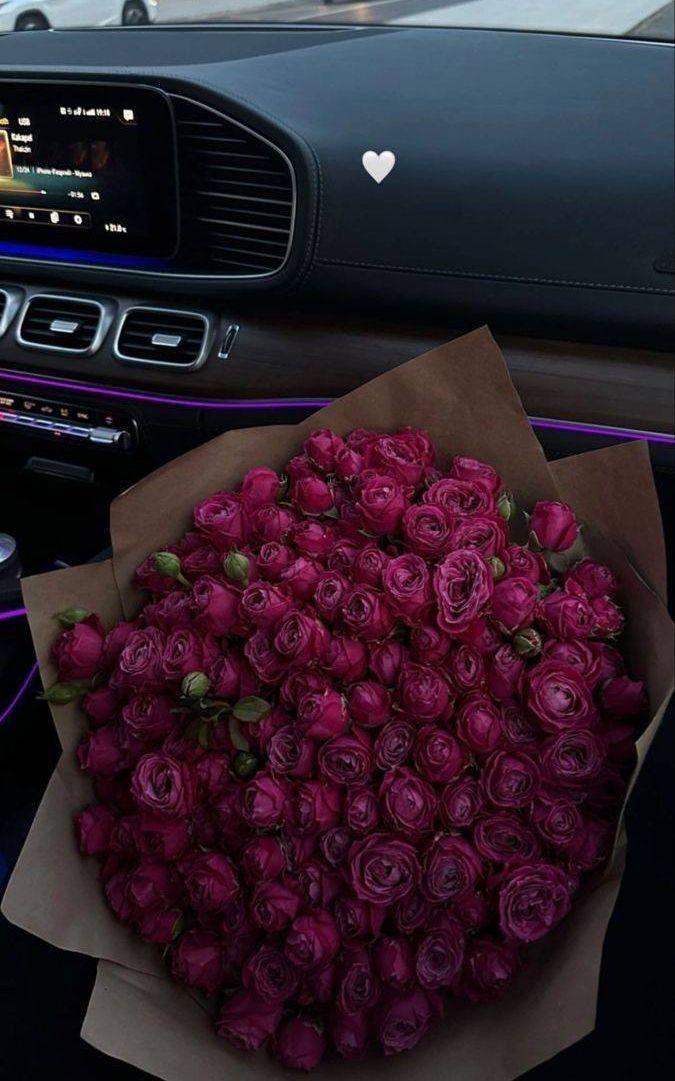 SoftGardenVault workshop space where corporate flower arrangements are designed and prepared for business delivery